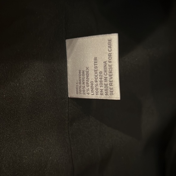 Carlisle New York skirt suite. - Picture 5 of 7
